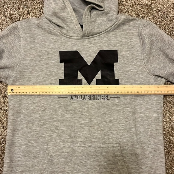 University of Michigan gray hoodie youth size 18/20 - Picture 6 of 8